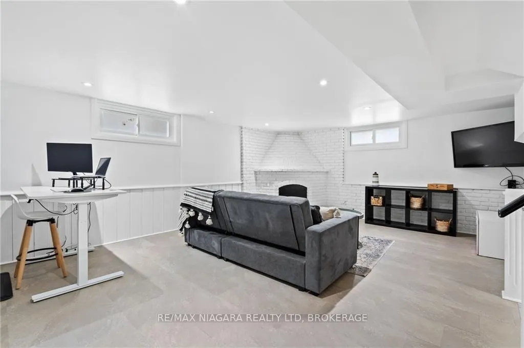 Photo 23 of 49 Royal Oak Drive, St. Catharines, Martindale Pond — HOMEH