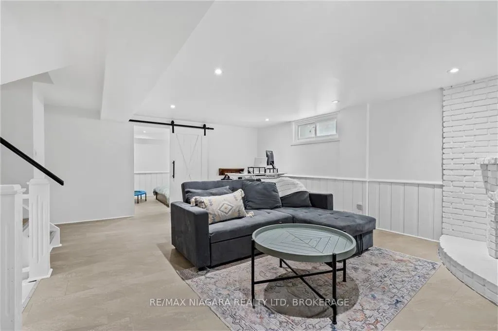 Photo 25 of 49 Royal Oak Drive, St. Catharines, Martindale Pond — HOMEH