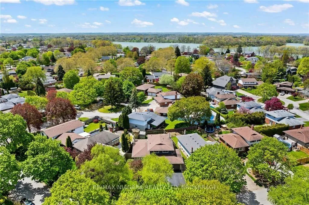 Photo 34 of 49 Royal Oak Drive, St. Catharines, Martindale Pond — HOMEH