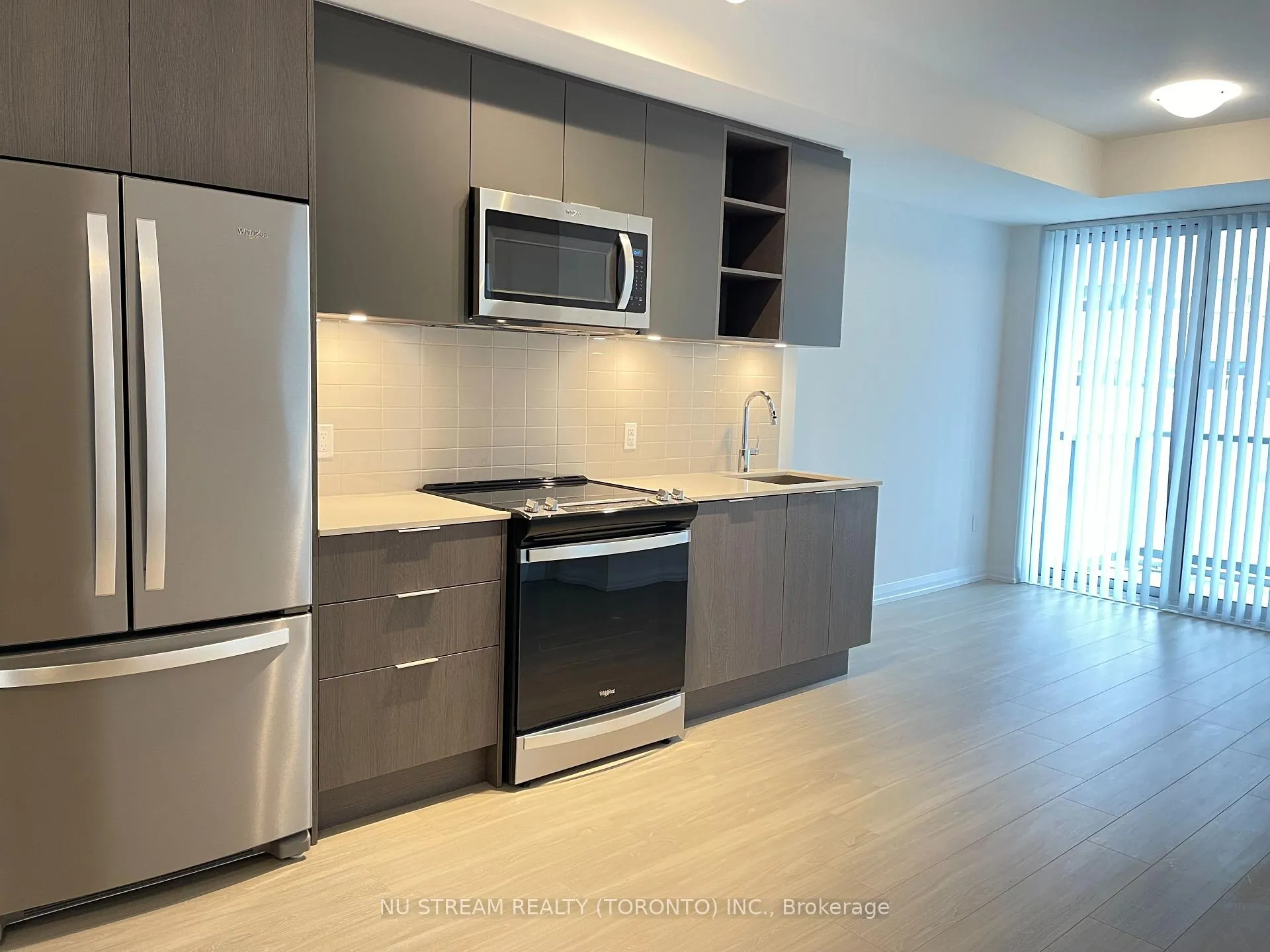 Photo 3 of Unit 914, 50 Dunfield Avenue E, Toronto, Mount Pleasant West — HOMEH