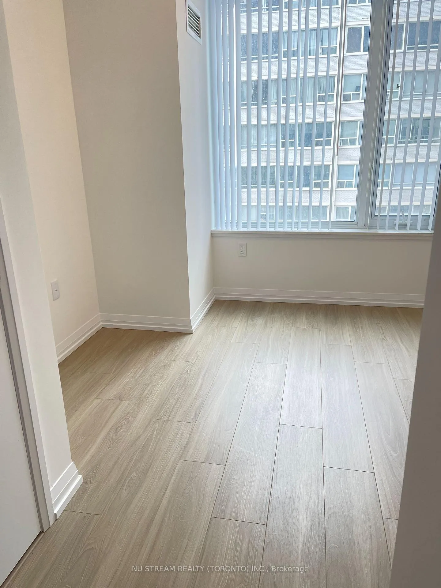 Photo 5 of Unit 914, 50 Dunfield Avenue E, Toronto, Mount Pleasant West — HOMEH