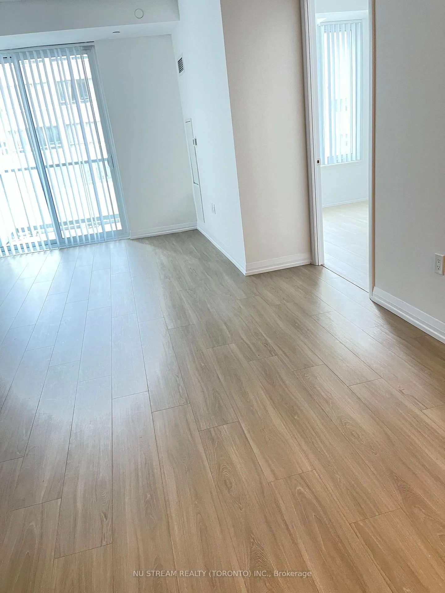 Photo 6 of Unit 914, 50 Dunfield Avenue E, Toronto, Mount Pleasant West — HOMEH