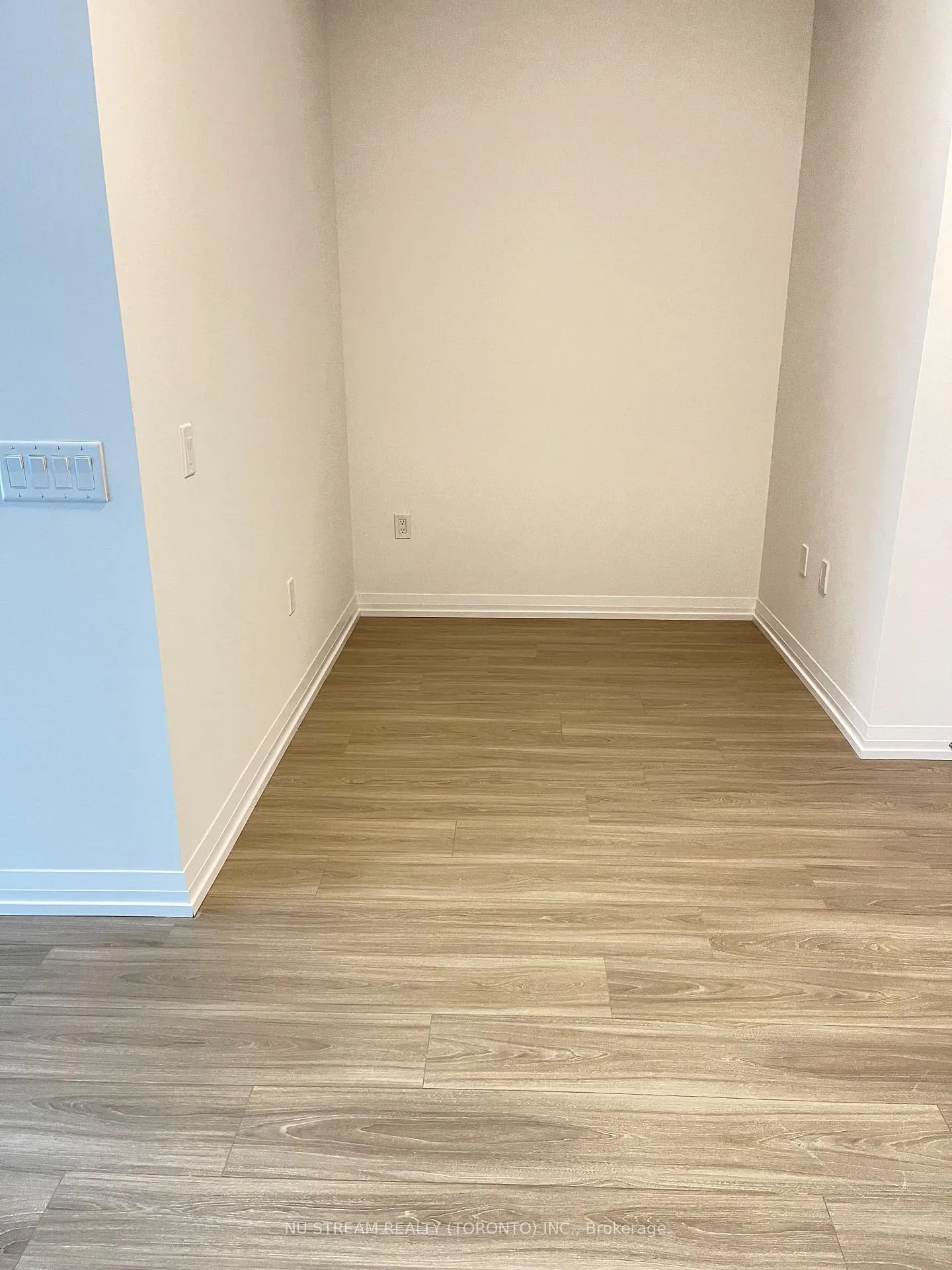 Photo 8 of Unit 914, 50 Dunfield Avenue E, Toronto, Mount Pleasant West — HOMEH