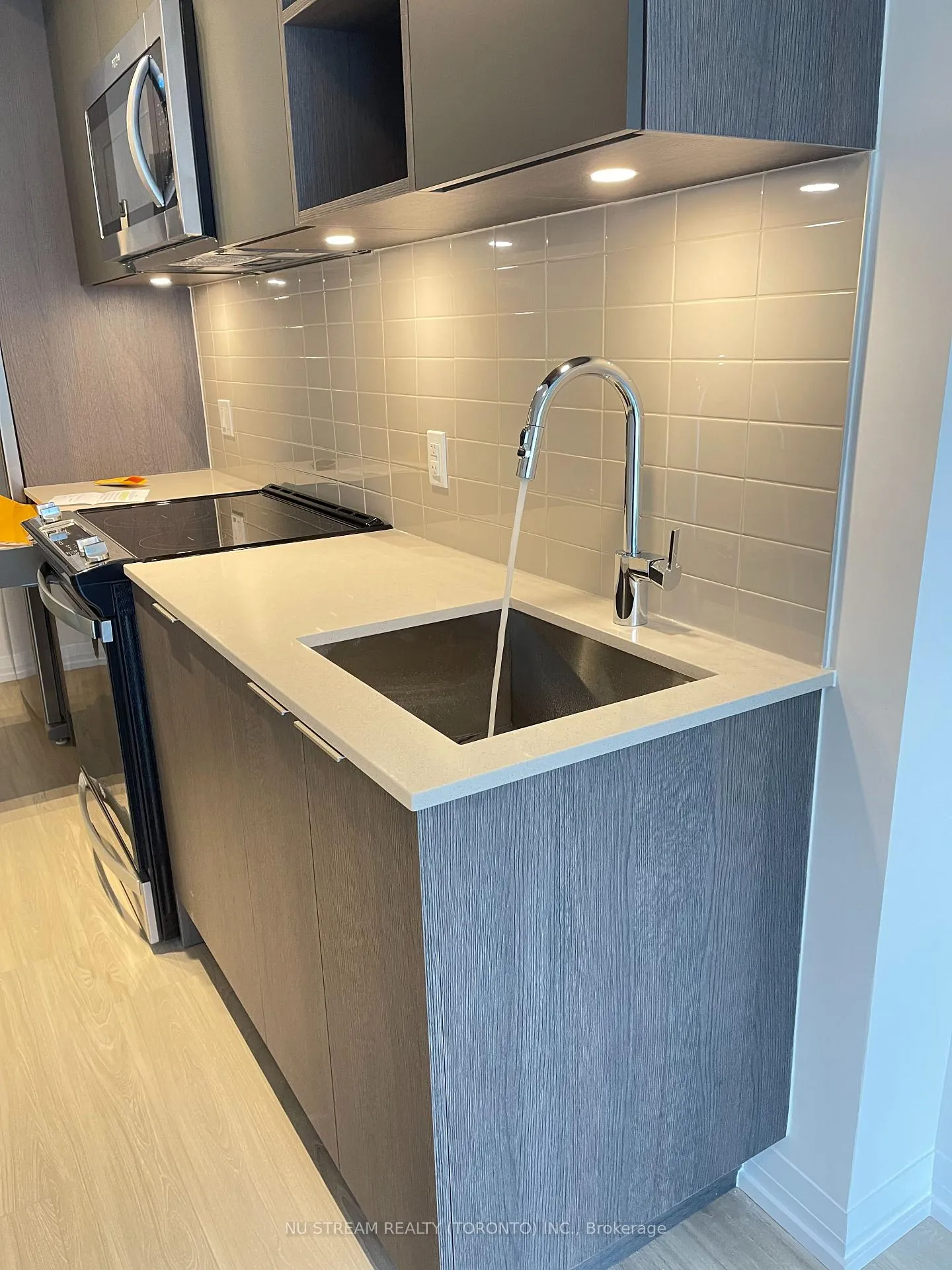 Photo 9 of Unit 914, 50 Dunfield Avenue E, Toronto, Mount Pleasant West — HOMEH