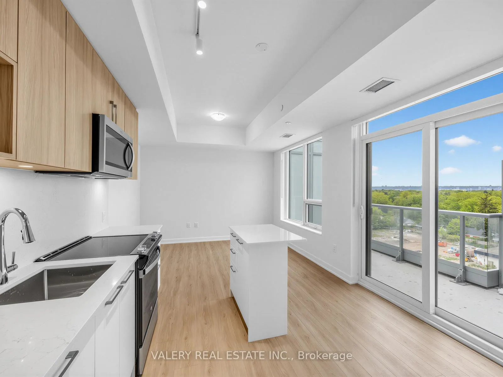 Photo 1 of Unit PH01, 500 Plains Road E, Burlington, LaSalle — HOMEH