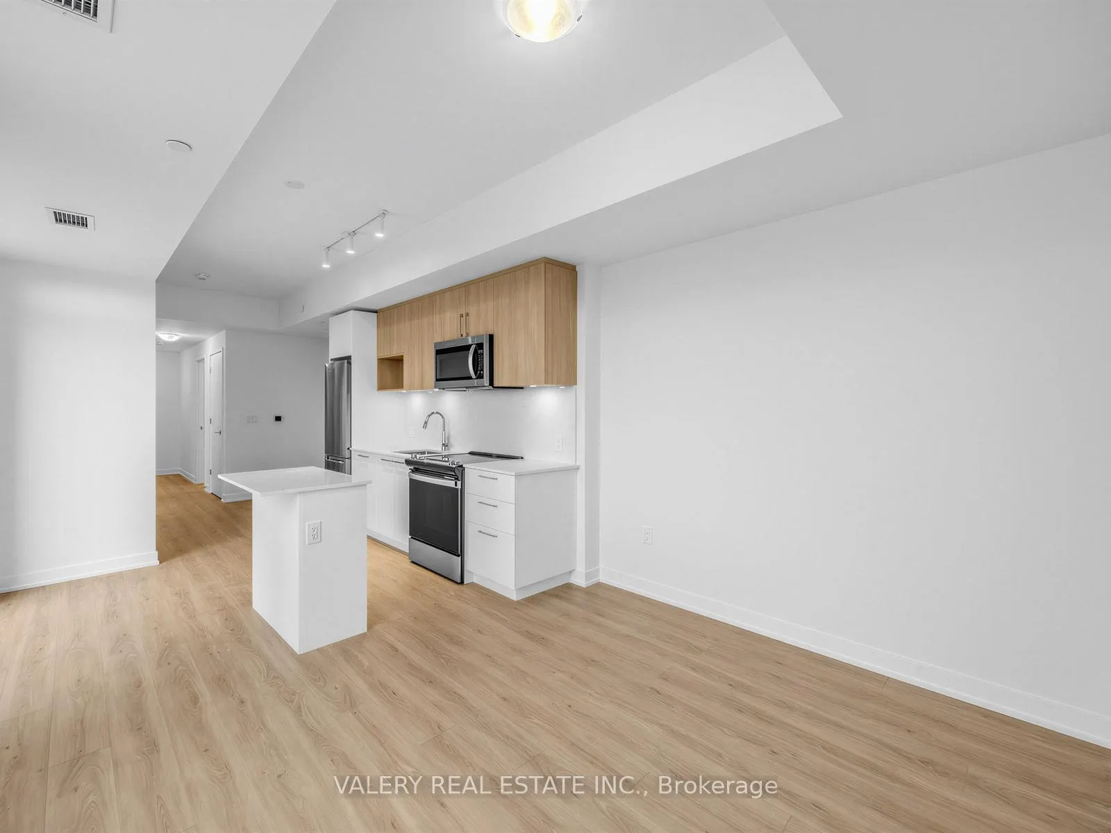 Photo 3 of Unit PH01, 500 Plains Road E, Burlington, LaSalle — HOMEH