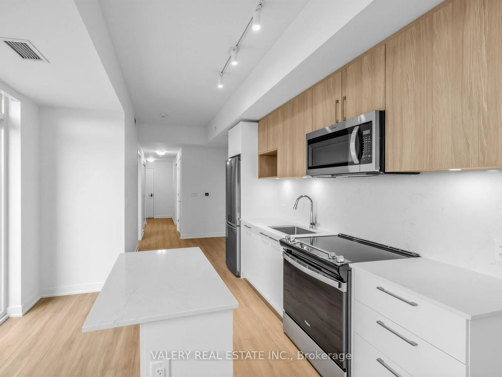 Photo 4 of Unit PH01, 500 Plains Road E, Burlington, LaSalle — HOMEH