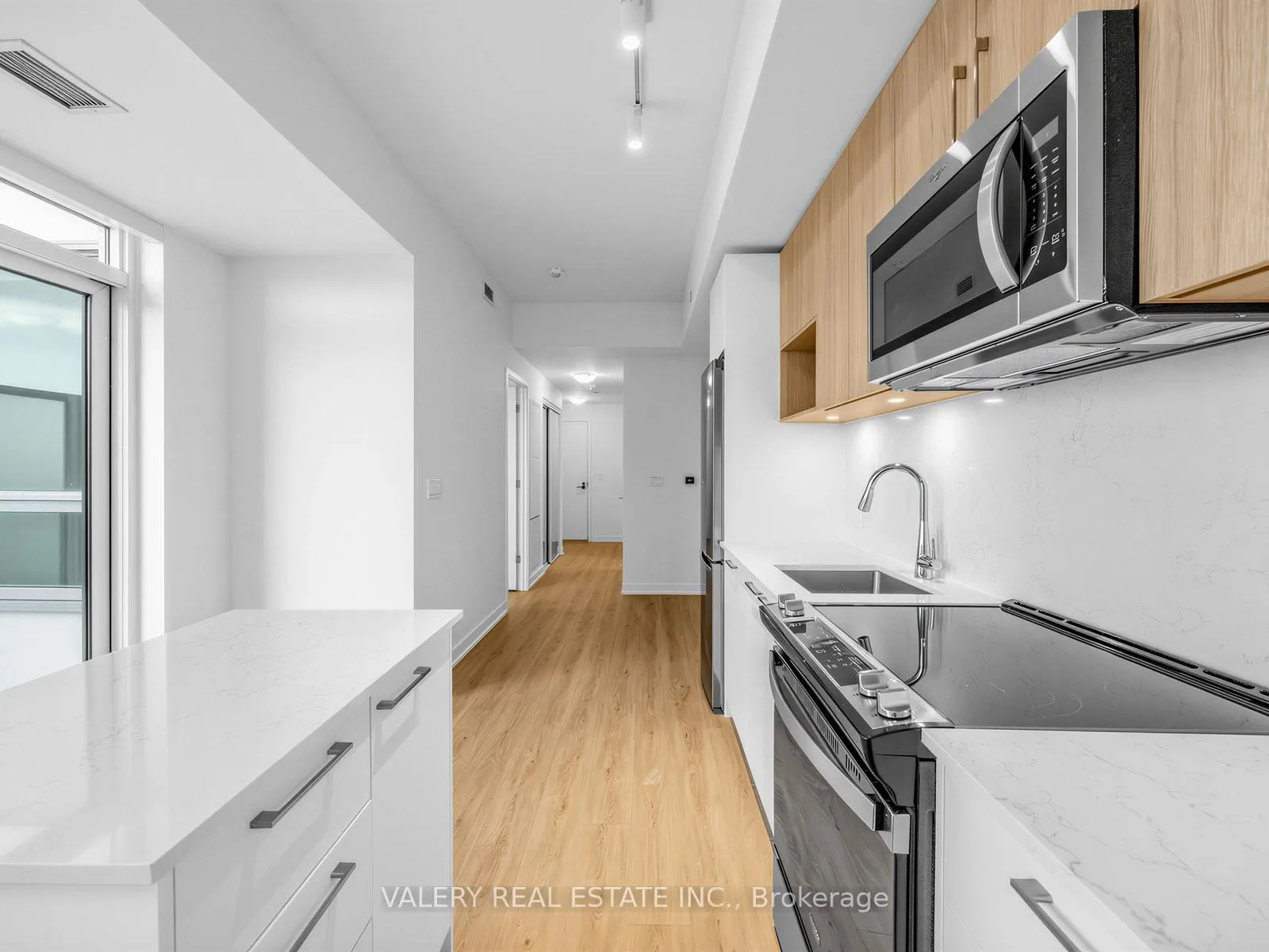 Photo 5 of Unit PH01, 500 Plains Road E, Burlington, LaSalle — HOMEH