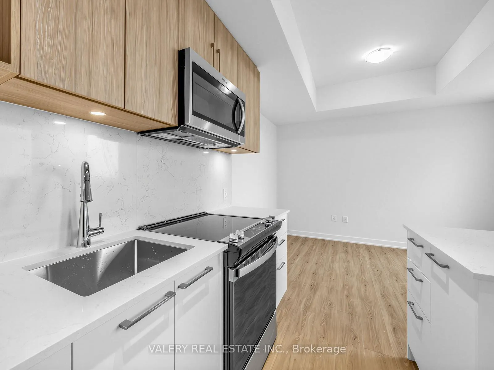 Photo 6 of Unit PH01, 500 Plains Road E, Burlington, LaSalle — HOMEH