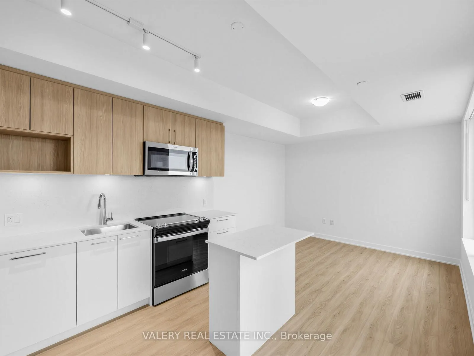 Photo 8 of Unit PH01, 500 Plains Road E, Burlington, LaSalle — HOMEH