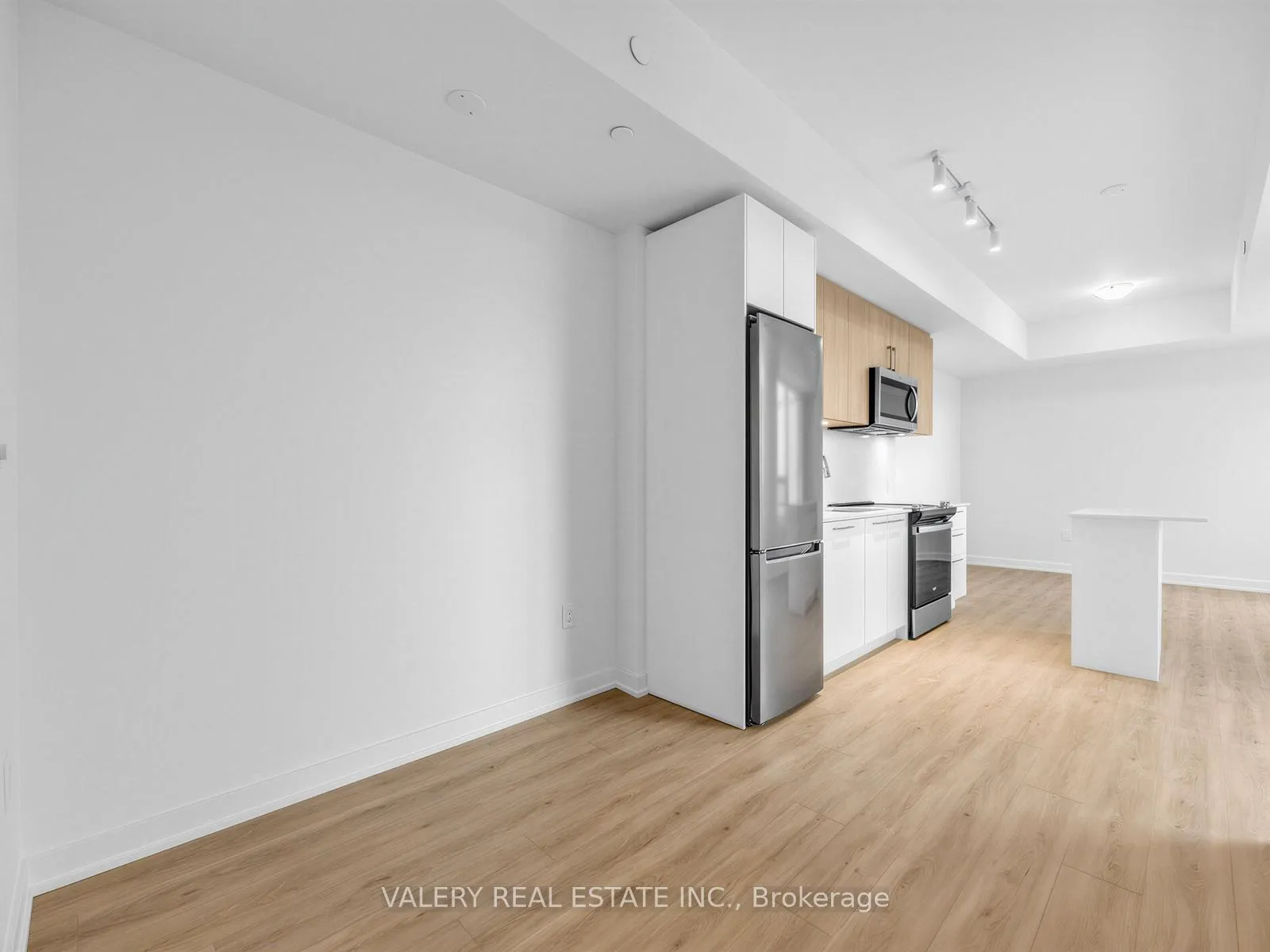 Photo 9 of Unit PH01, 500 Plains Road E, Burlington, LaSalle — HOMEH