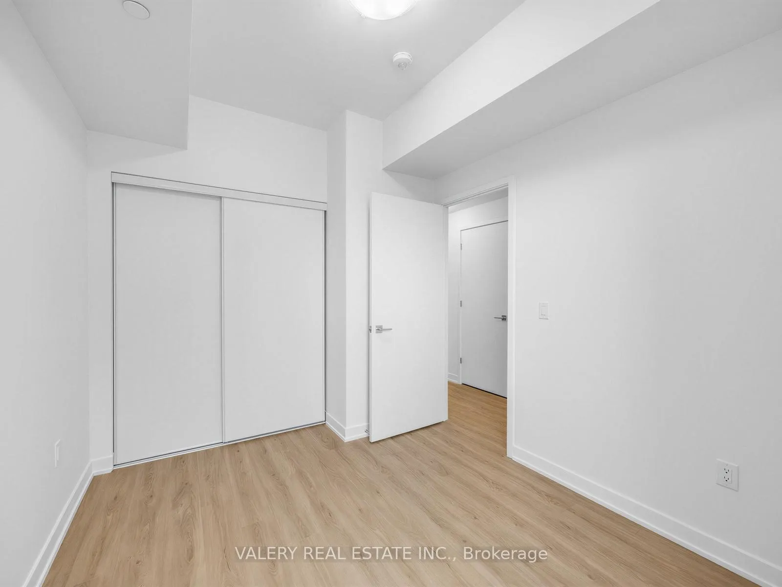 Photo 13 of Unit PH01, 500 Plains Road E, Burlington, LaSalle — HOMEH