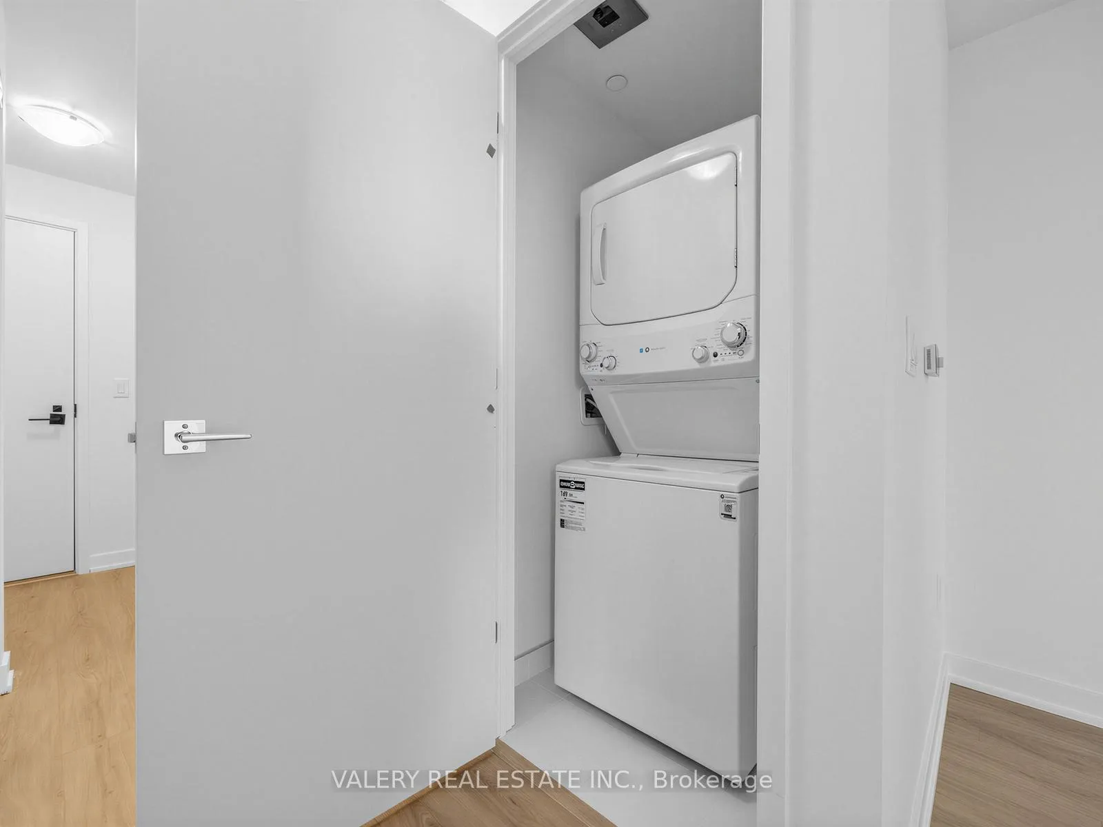 Photo 16 of Unit PH01, 500 Plains Road E, Burlington, LaSalle — HOMEH