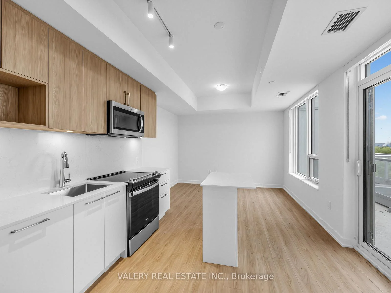Photo 26 of Unit PH01, 500 Plains Road E, Burlington, LaSalle — HOMEH
