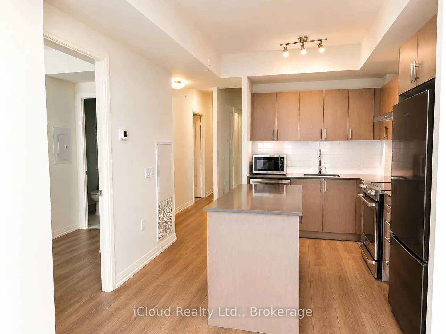 Photo 6 of Unit 404, 27 Korda Gate, Vaughan, Vellore Village — HOMEH