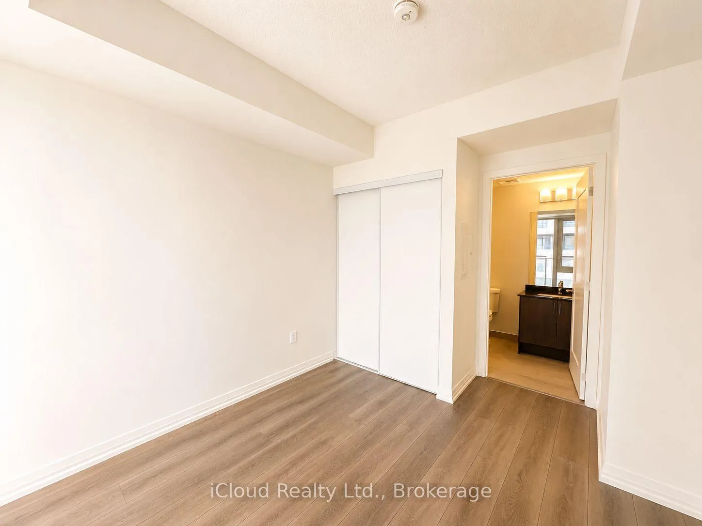 Photo 8 of Unit 404, 27 Korda Gate, Vaughan, Vellore Village — HOMEH