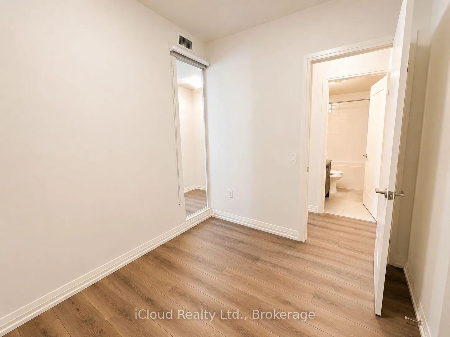 Photo 9 of Unit 404, 27 Korda Gate, Vaughan, Vellore Village — HOMEH