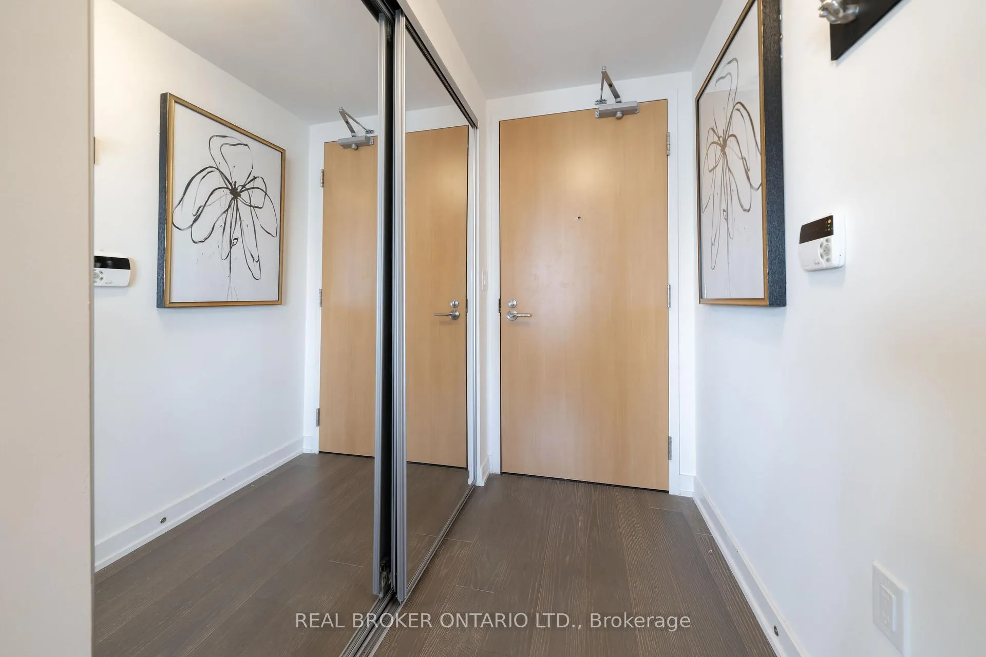 Photo 2 of Unit 5611, 11 Wellesley Street W, Toronto, Bay Street Corridor — HOMEH
