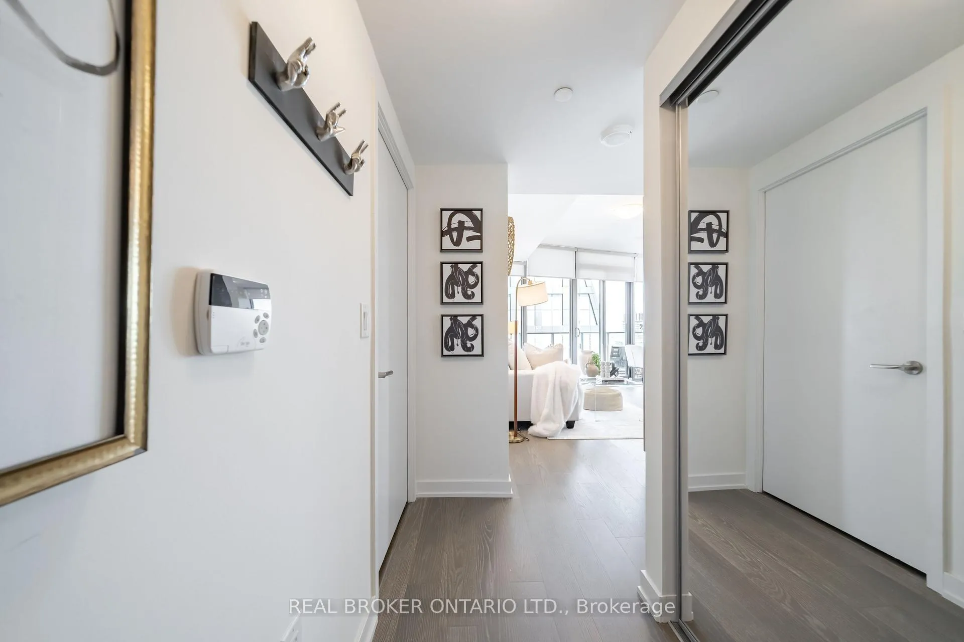 Photo 3 of Unit 5611, 11 Wellesley Street W, Toronto, Bay Street Corridor — HOMEH