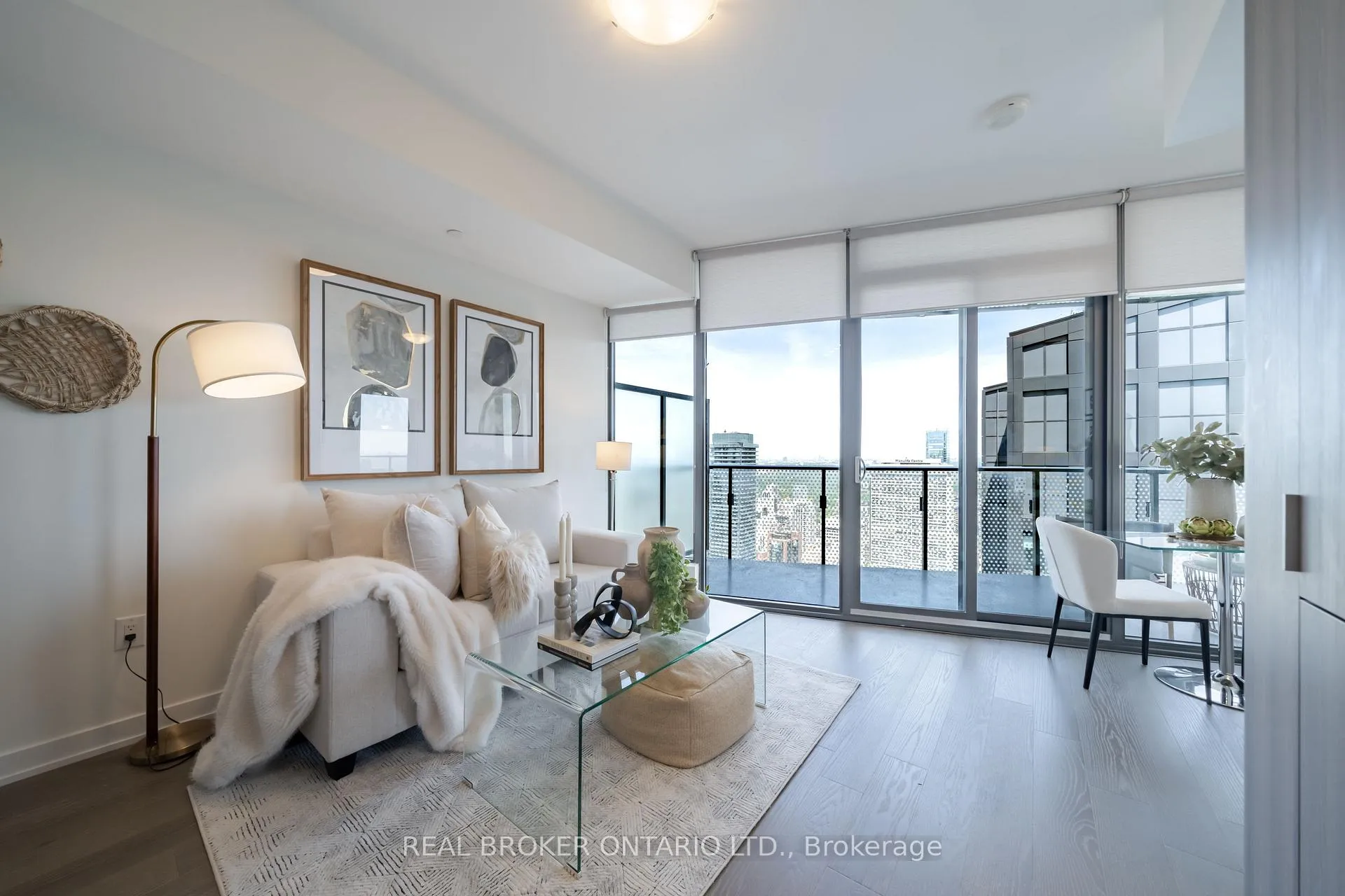 Photo 4 of Unit 5611, 11 Wellesley Street W, Toronto, Bay Street Corridor — HOMEH