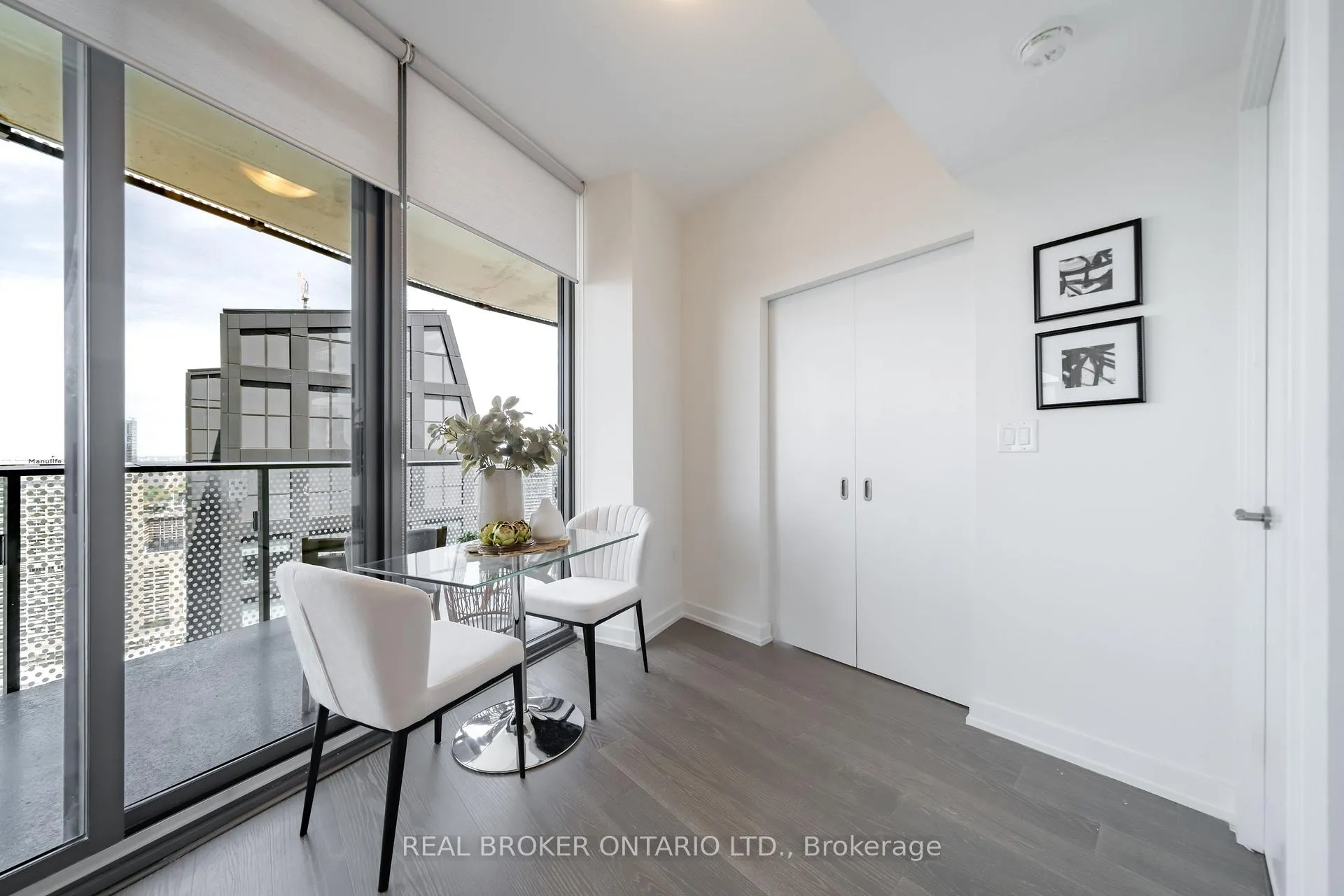 Photo 7 of Unit 5611, 11 Wellesley Street W, Toronto, Bay Street Corridor — HOMEH