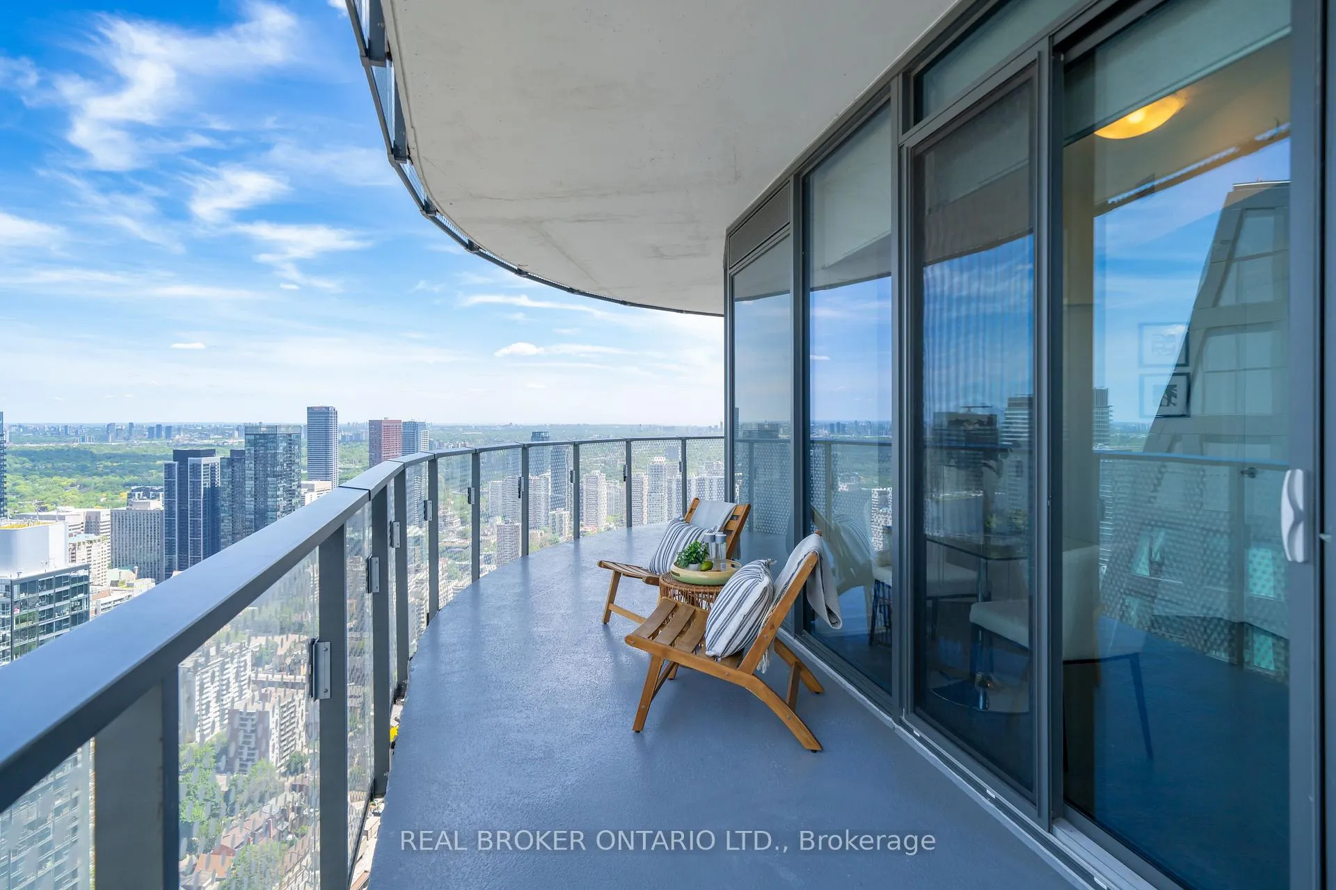 Photo 8 of Unit 5611, 11 Wellesley Street W, Toronto, Bay Street Corridor — HOMEH