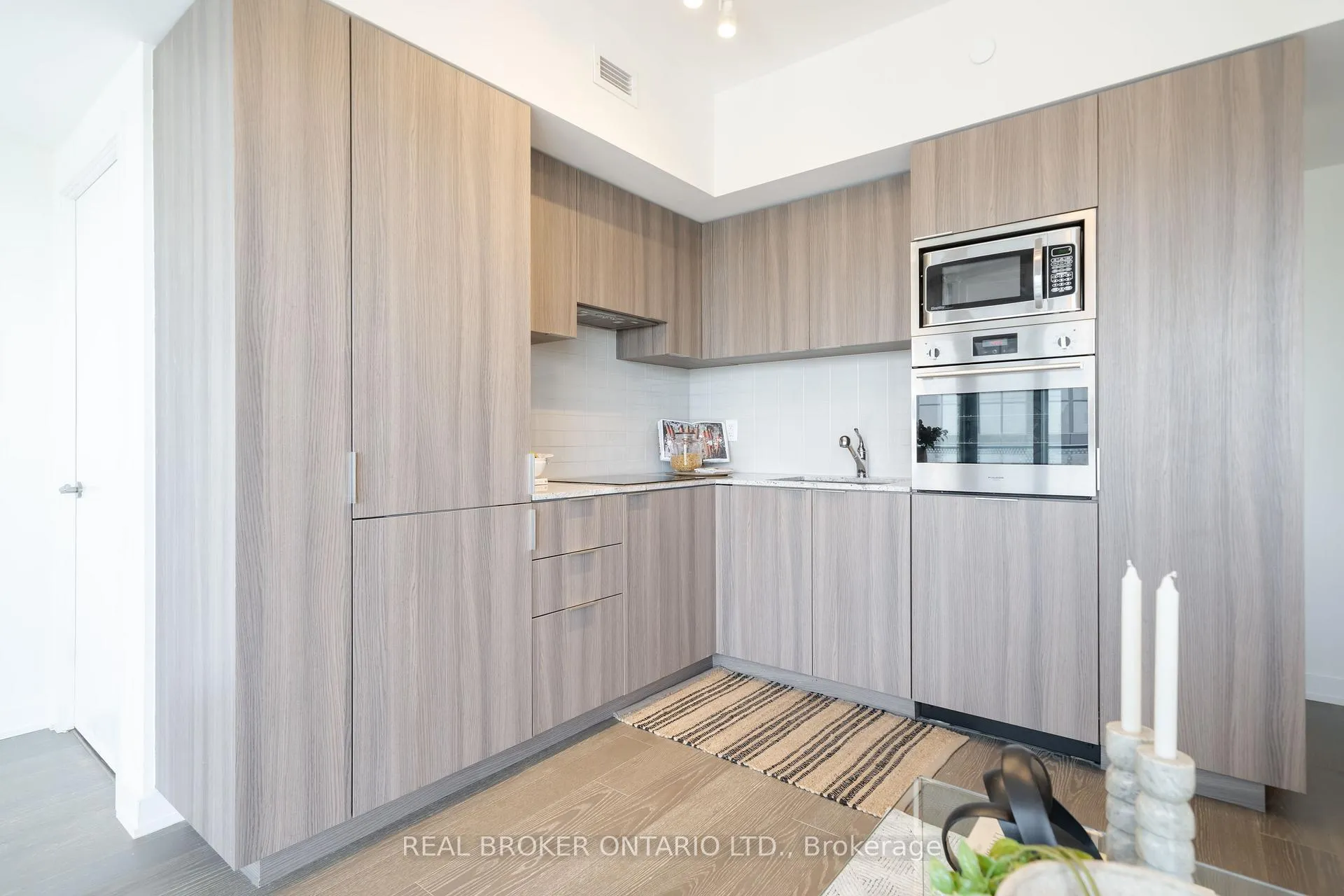 Photo 9 of Unit 5611, 11 Wellesley Street W, Toronto, Bay Street Corridor — HOMEH