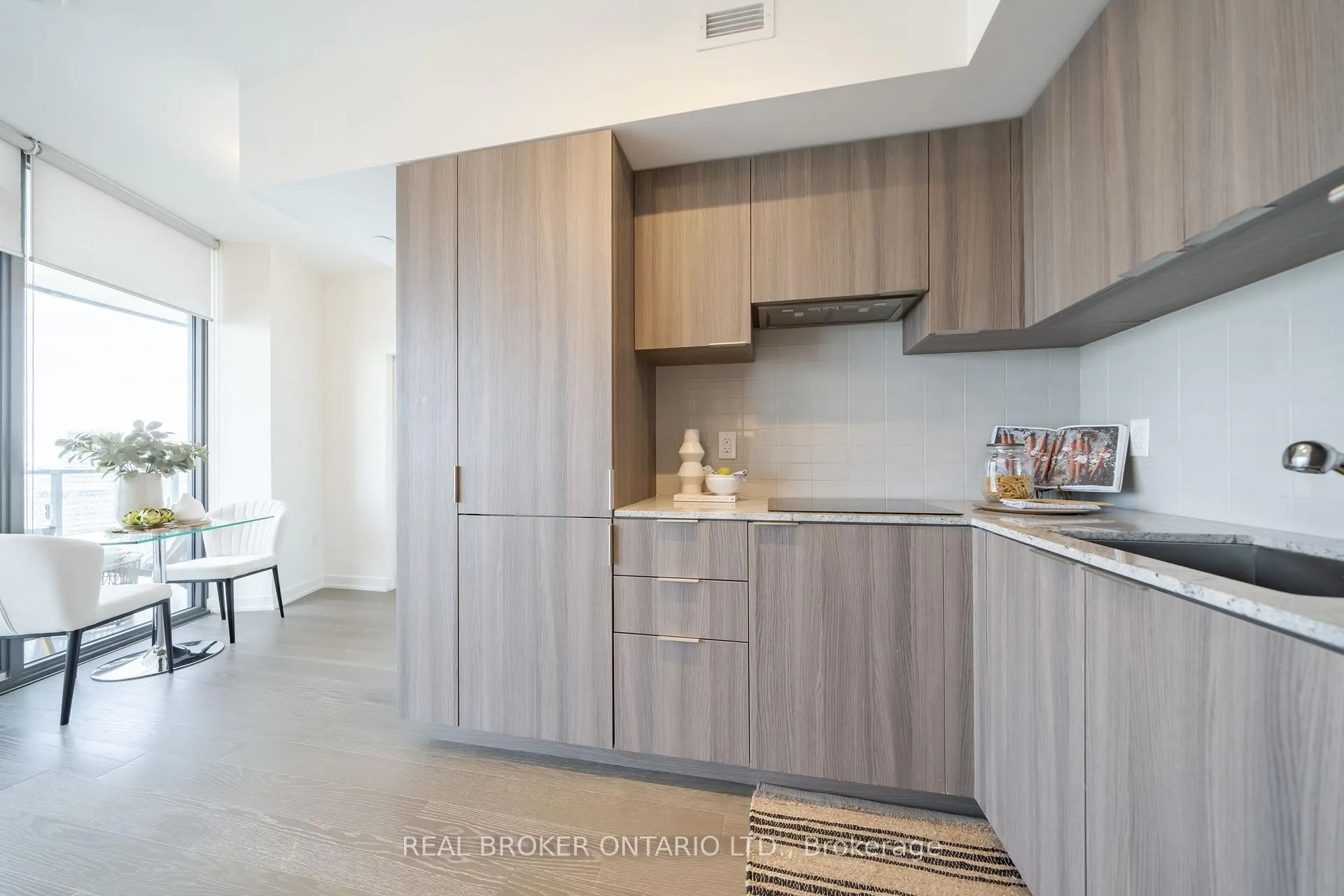 Photo 10 of Unit 5611, 11 Wellesley Street W, Toronto, Bay Street Corridor — HOMEH