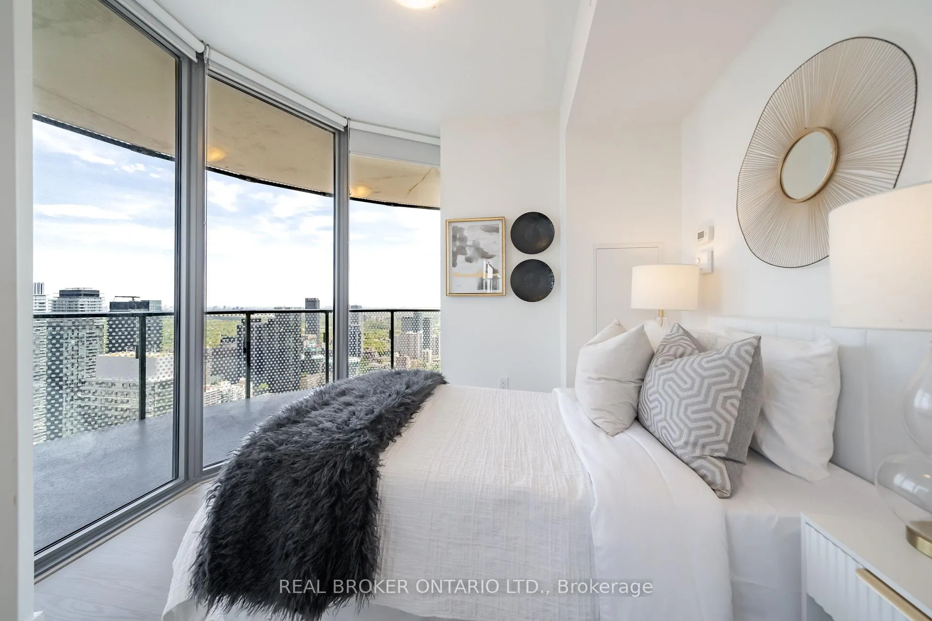 Photo 11 of Unit 5611, 11 Wellesley Street W, Toronto, Bay Street Corridor — HOMEH