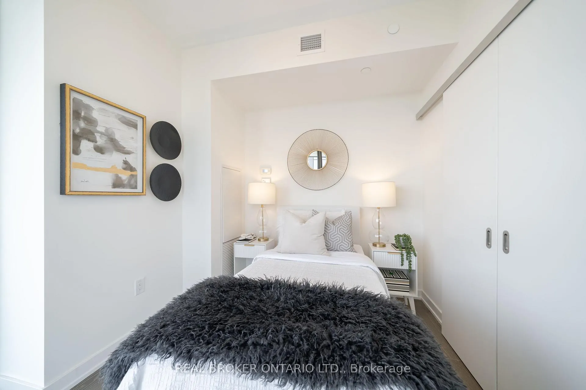 Photo 12 of Unit 5611, 11 Wellesley Street W, Toronto, Bay Street Corridor — HOMEH