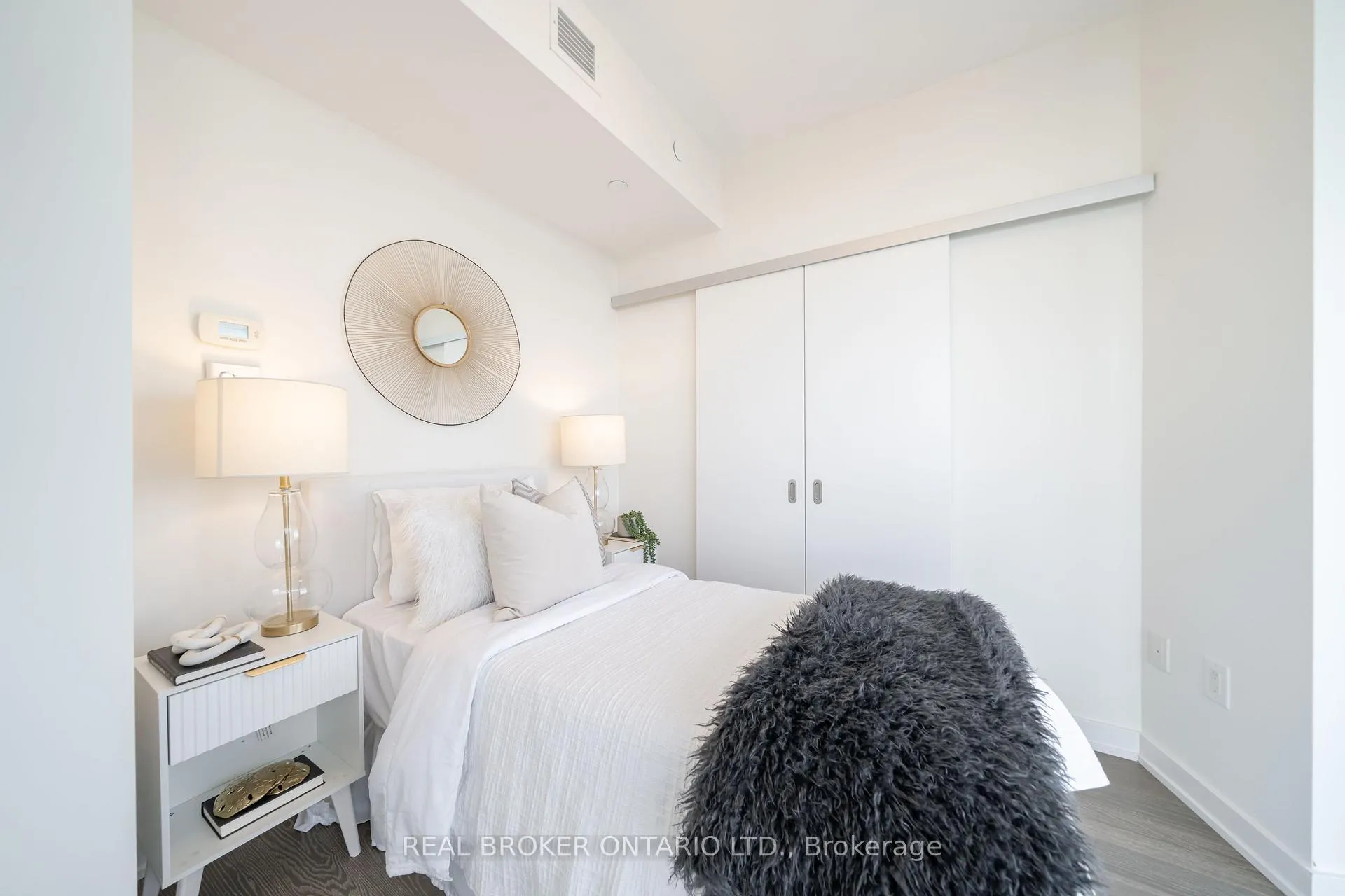 Photo 13 of Unit 5611, 11 Wellesley Street W, Toronto, Bay Street Corridor — HOMEH