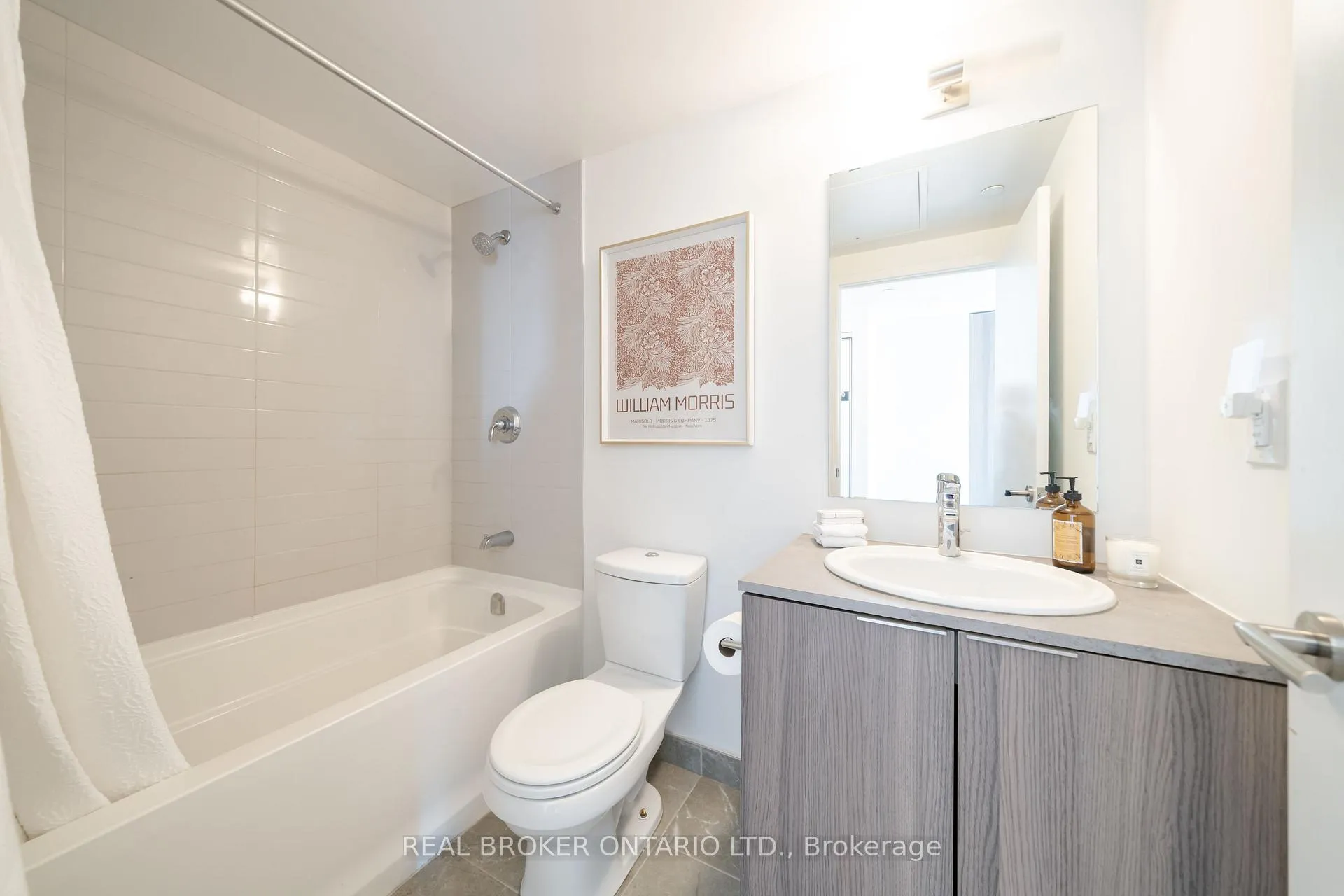 Photo 16 of Unit 5611, 11 Wellesley Street W, Toronto, Bay Street Corridor — HOMEH