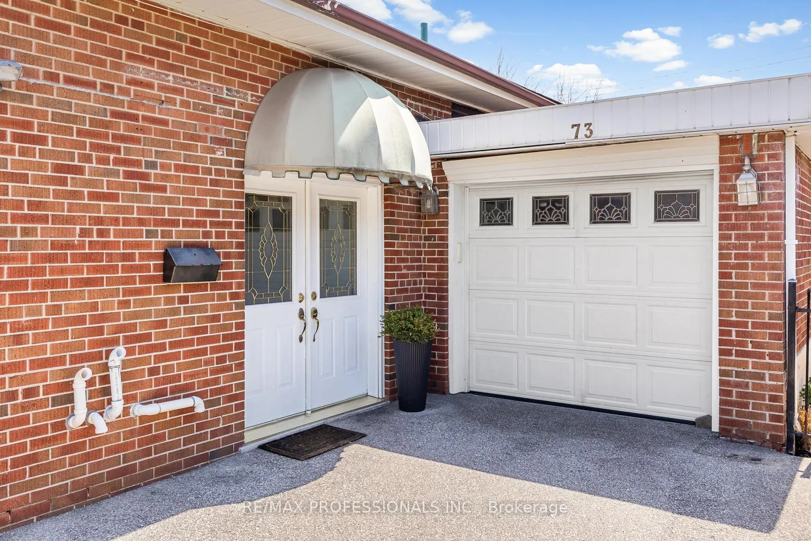 Photo 3 of 73 Coney Road, Etobicoke, Stonegate-Queensway — HOMEH