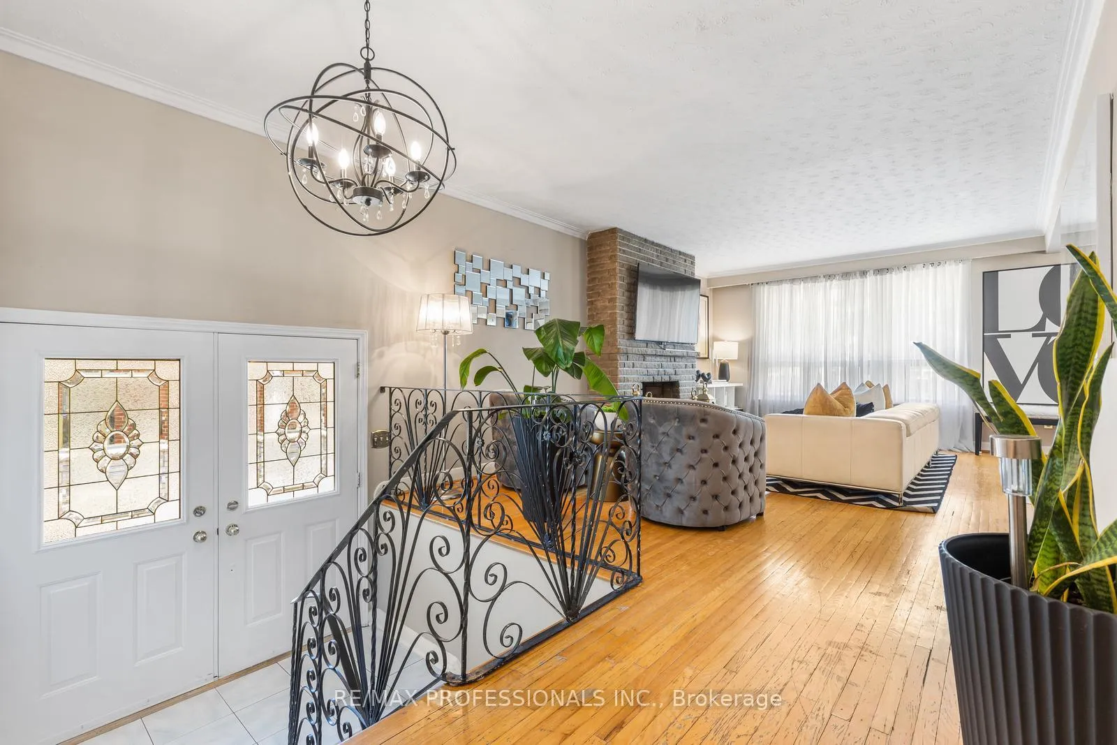 Photo 4 of 73 Coney Road, Etobicoke, Stonegate-Queensway — HOMEH
