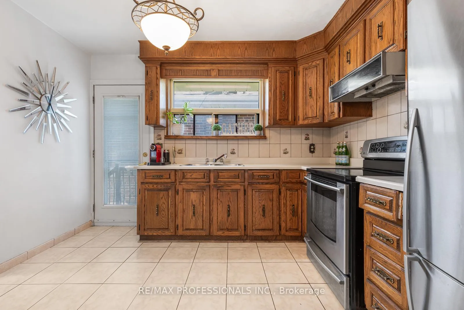 Photo 16 of 73 Coney Road, Etobicoke, Stonegate-Queensway — HOMEH