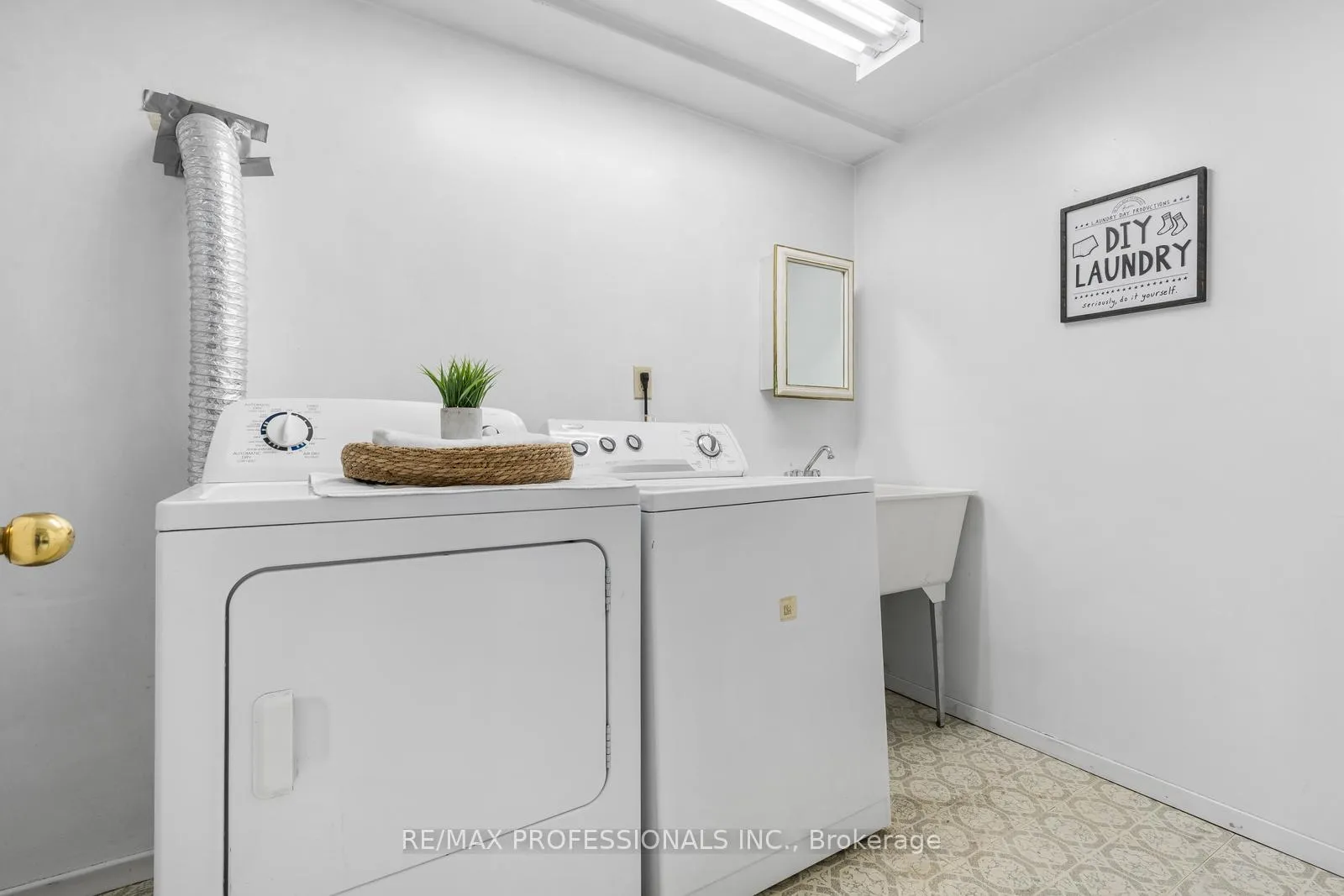 Photo 32 of 73 Coney Road, Etobicoke, Stonegate-Queensway — HOMEH