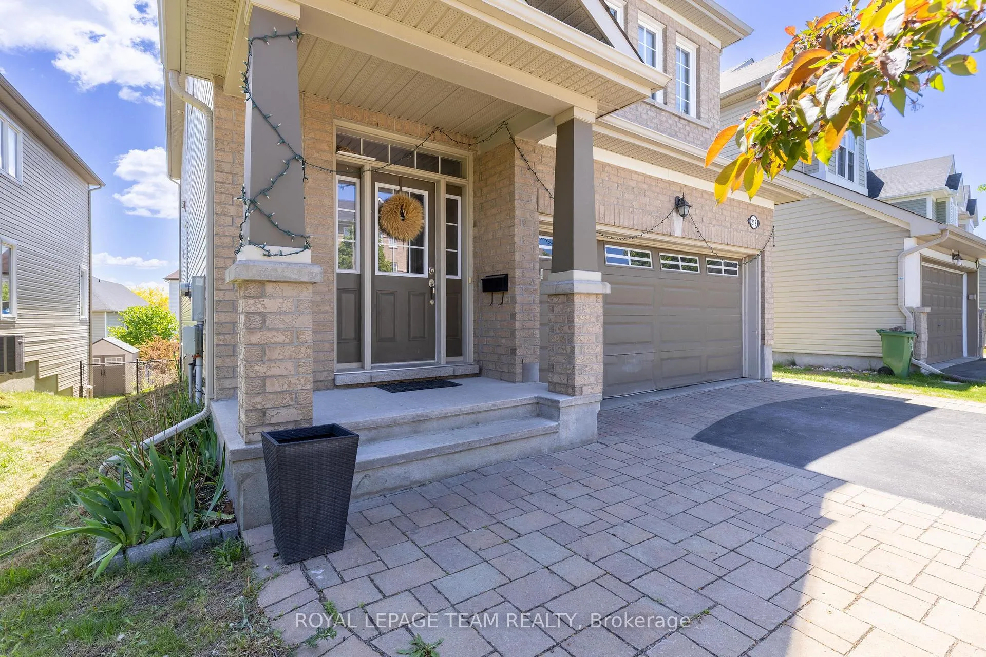 Photo 2 of 212 Huntsville Drive, Ottawa, Kanata - Kanata Lakes/Heritage Hills — HOMEH