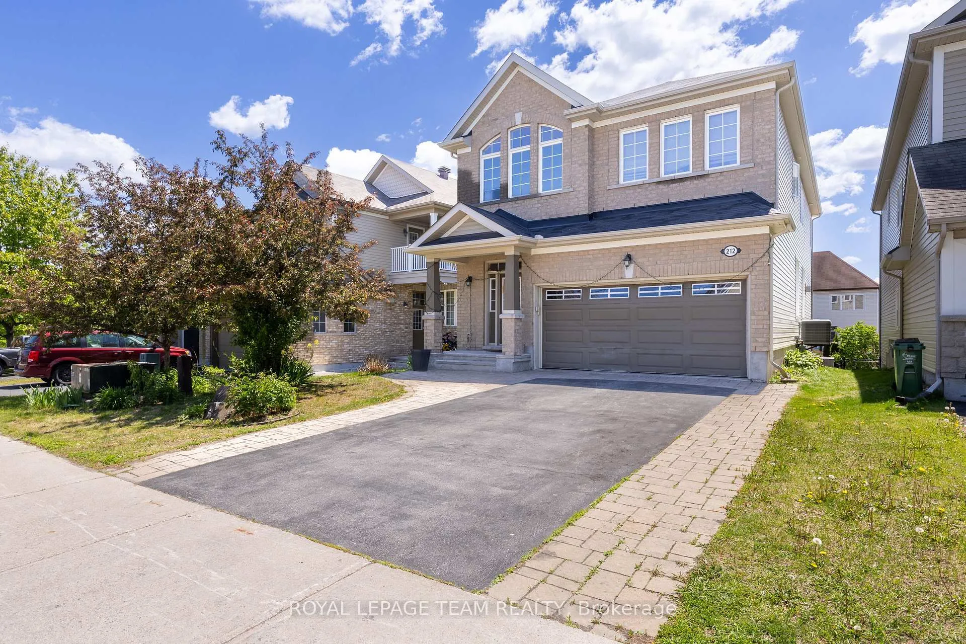 Photo 4 of 212 Huntsville Drive, Ottawa, Kanata - Kanata Lakes/Heritage Hills — HOMEH