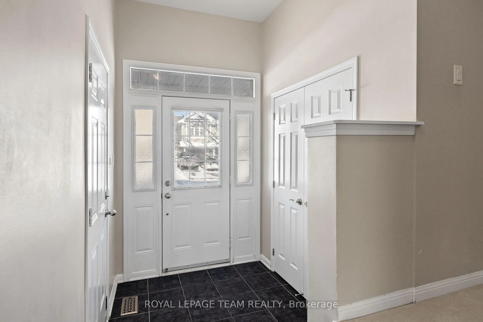 Photo 5 of 212 Huntsville Drive, Ottawa, Kanata - Kanata Lakes/Heritage Hills — HOMEH