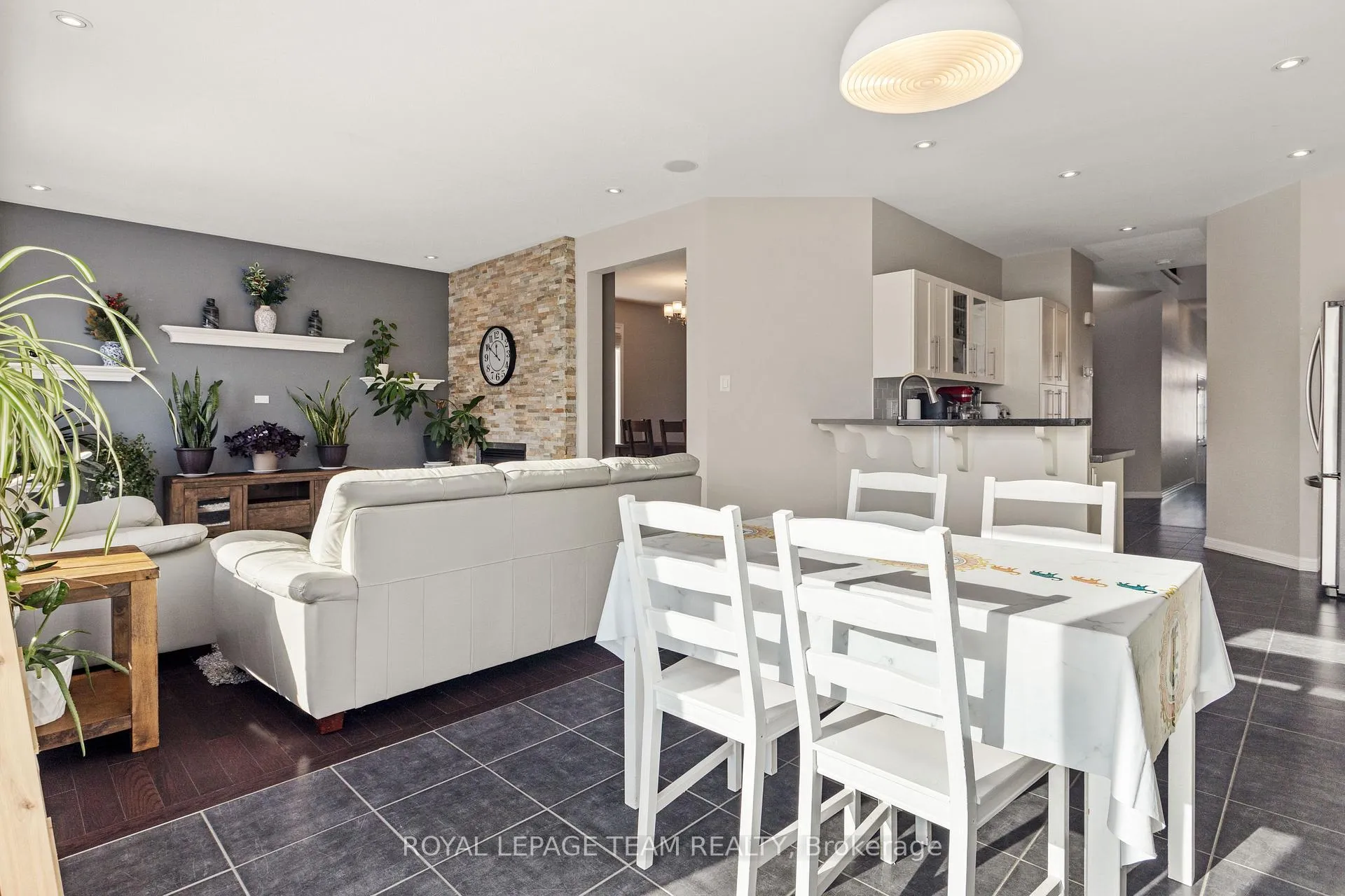 Photo 12 of 212 Huntsville Drive, Ottawa, Kanata - Kanata Lakes/Heritage Hills — HOMEH