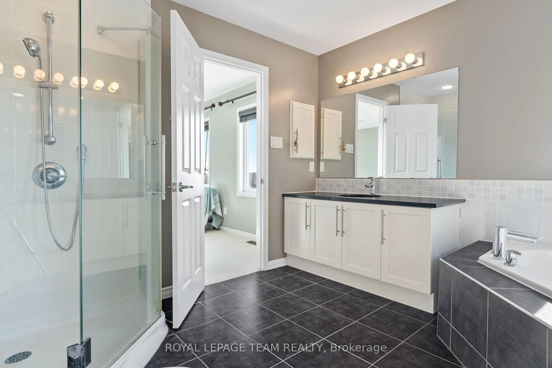 Photo 15 of 212 Huntsville Drive, Ottawa, Kanata - Kanata Lakes/Heritage Hills — HOMEH