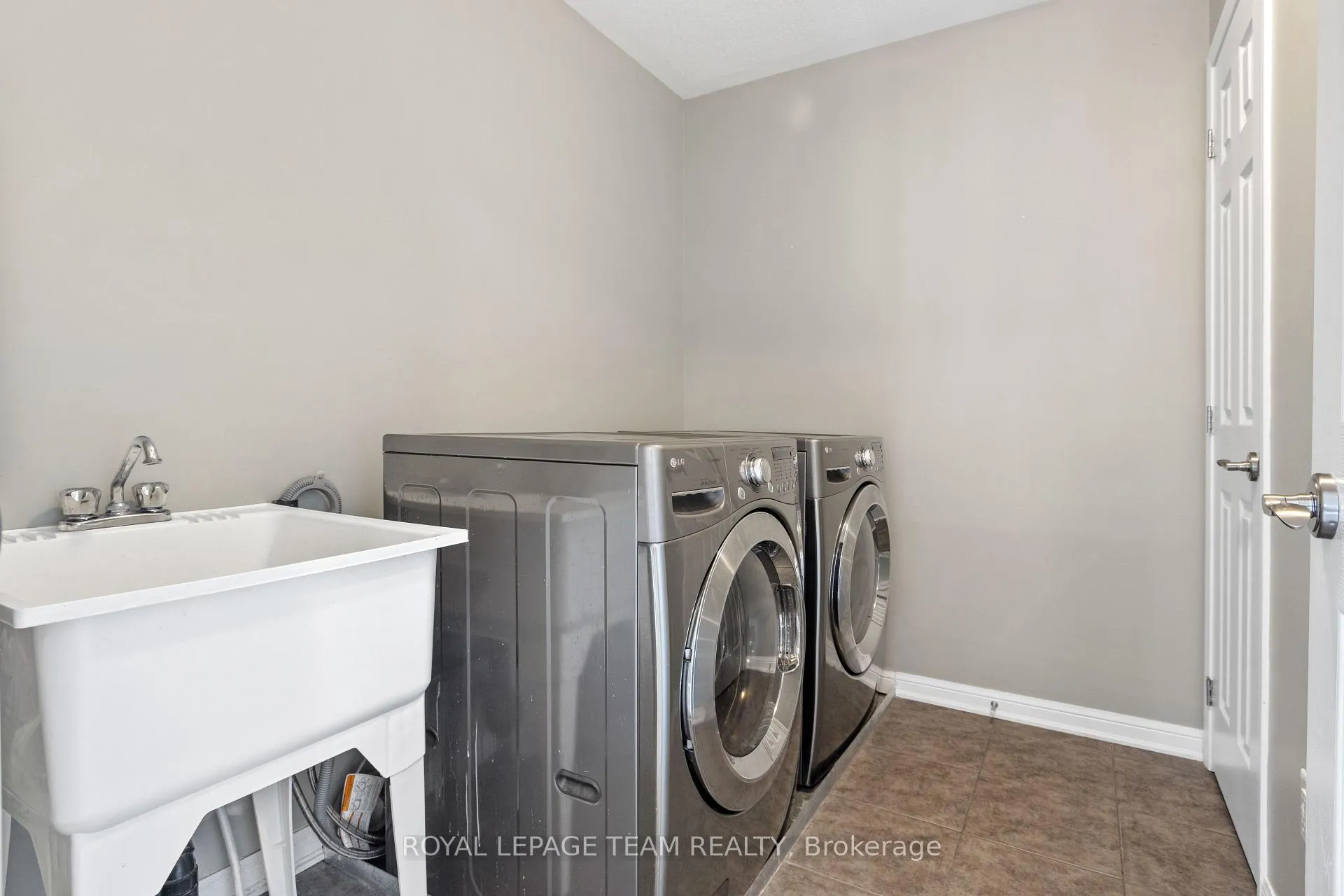 Photo 18 of 212 Huntsville Drive, Ottawa, Kanata - Kanata Lakes/Heritage Hills — HOMEH