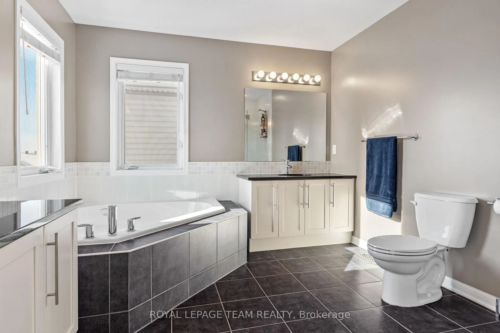 Photo 27 of 212 Huntsville Drive, Ottawa, Kanata - Kanata Lakes/Heritage Hills — HOMEH