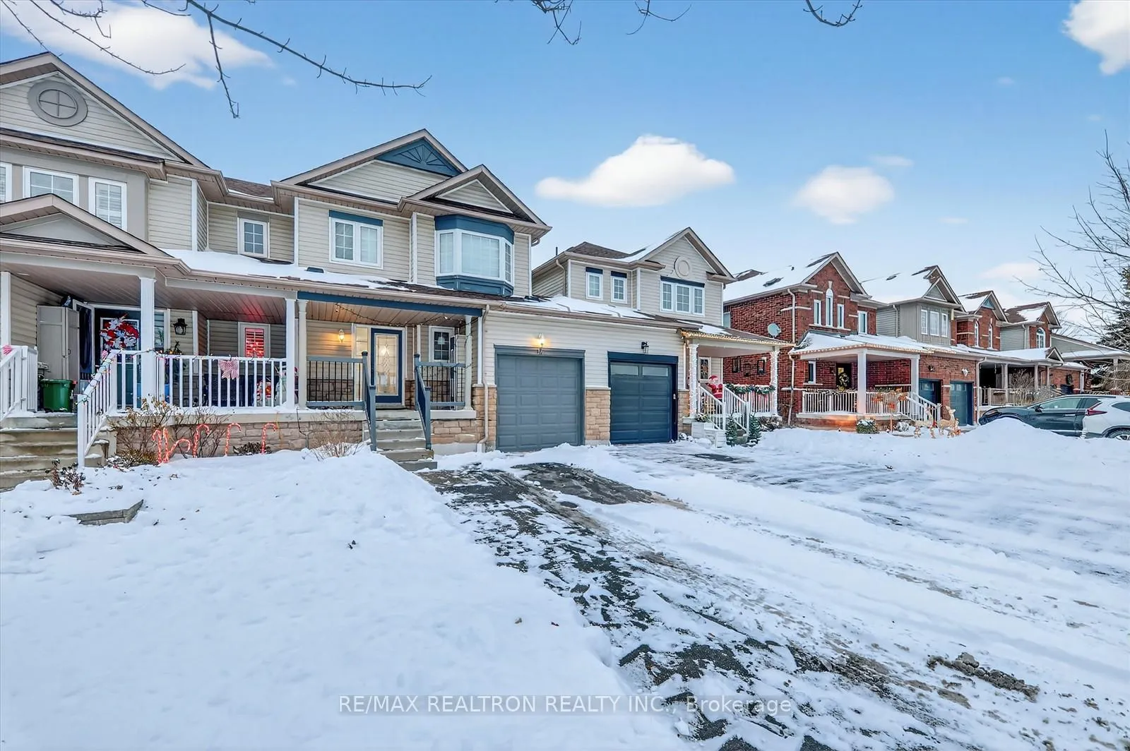 Photo 3 of 14 Sinden Drive, Whitby, Brooklin — HOMEH