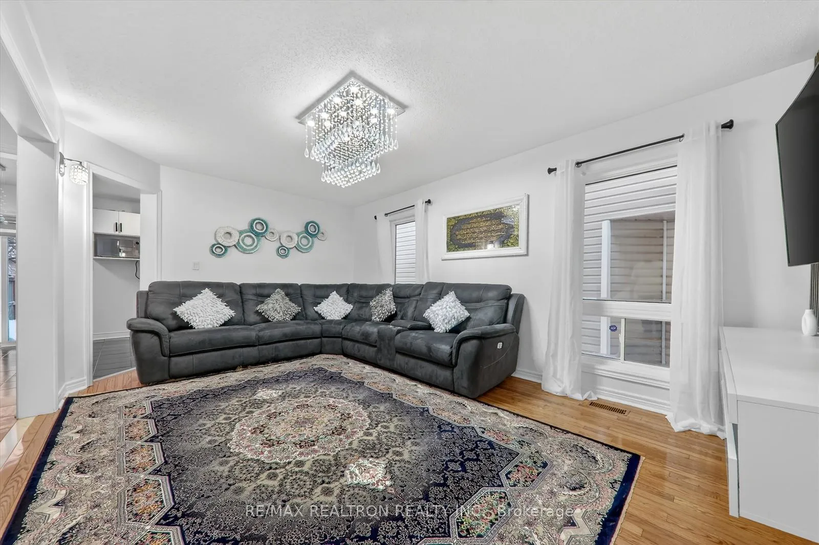 Photo 8 of 14 Sinden Drive, Whitby, Brooklin — HOMEH