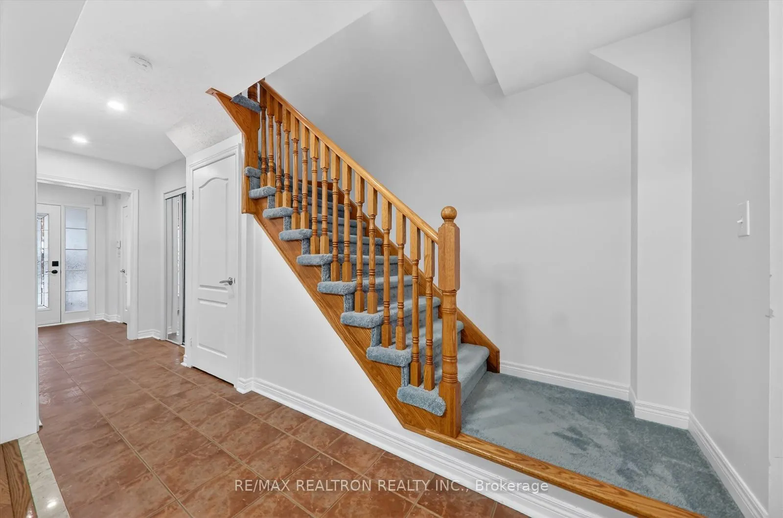 Photo 11 of 14 Sinden Drive, Whitby, Brooklin — HOMEH