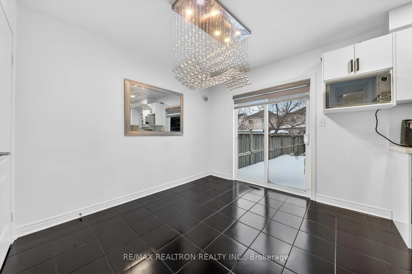 Photo 12 of 14 Sinden Drive, Whitby, Brooklin — HOMEH