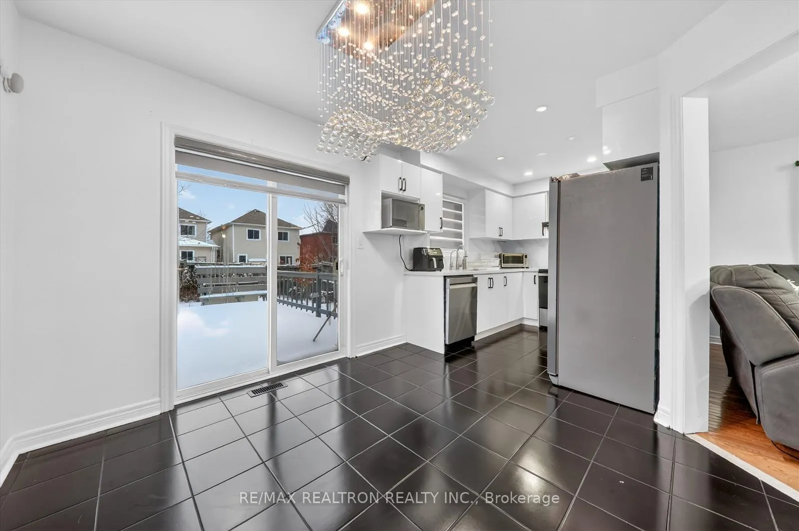 Photo 13 of 14 Sinden Drive, Whitby, Brooklin — HOMEH