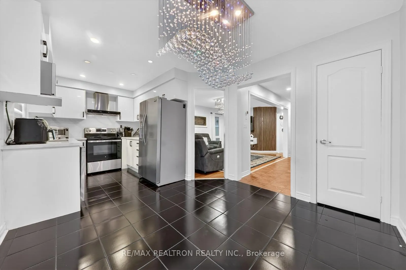 Photo 14 of 14 Sinden Drive, Whitby, Brooklin — HOMEH