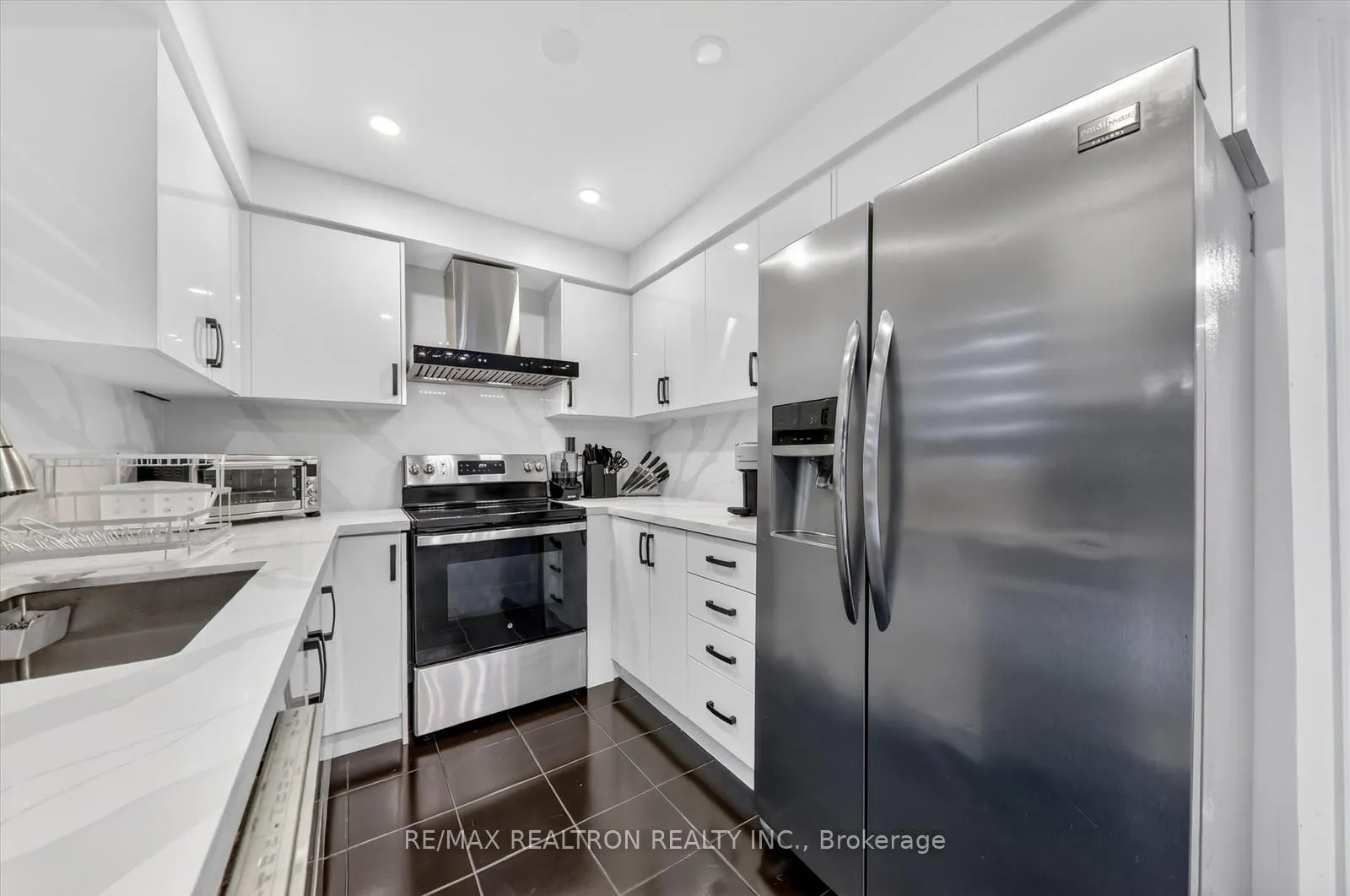 Photo 15 of 14 Sinden Drive, Whitby, Brooklin — HOMEH